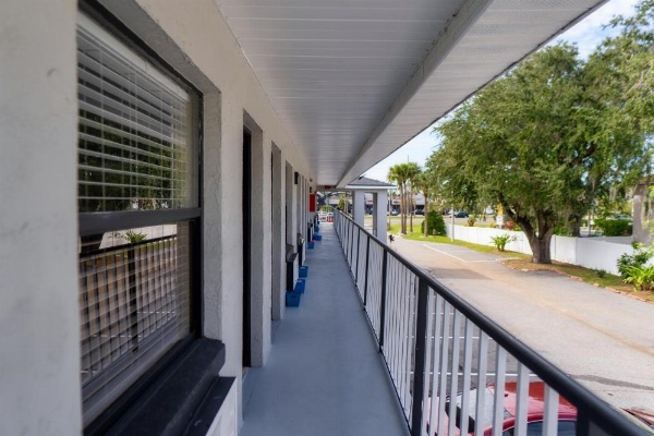 Sunshine Inn image 8